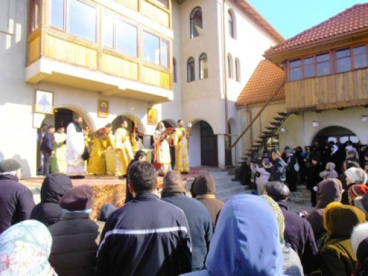 Moinescu a mers cu 100 de oameni la mânăstirea Sf. Casian
